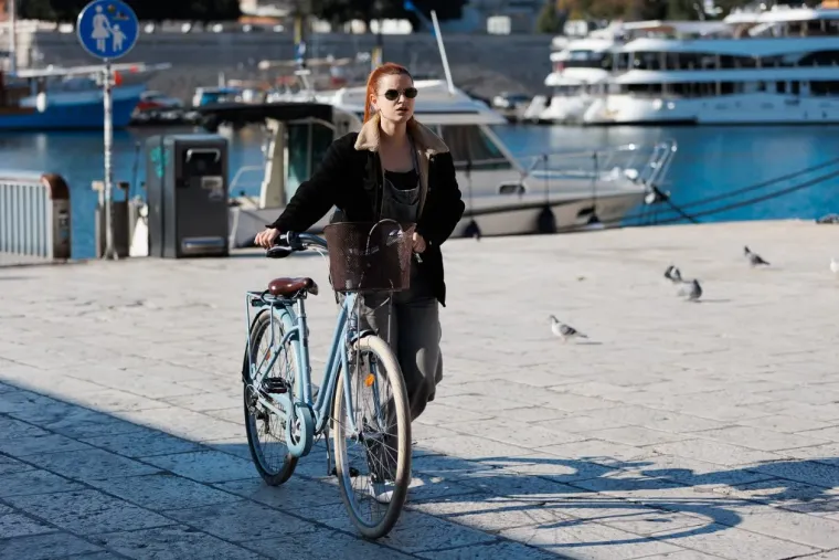 Duge noge i vitka figura: Atraktivna djevojka u Zadru parira svjetskim manekenkama