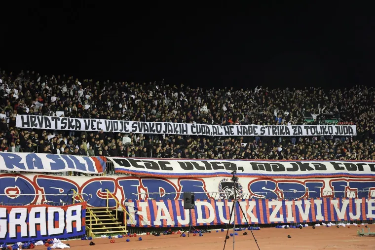 Pogledajte atmosferu 'ludog' Splita: Od ogromne bakljade i koreografije do citiranja Matoša