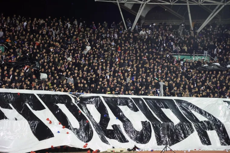 Pogledajte atmosferu 'ludog' Splita: Od ogromne bakljade i koreografije do citiranja Matoša