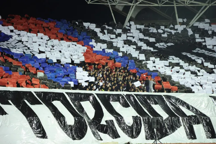 Pogledajte atmosferu 'ludog' Splita: Od ogromne bakljade i koreografije do citiranja Matoša