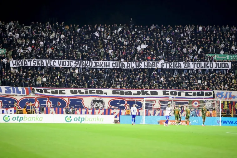 Pogledajte atmosferu 'ludog' Splita: Od ogromne bakljade i koreografije do citiranja Matoša