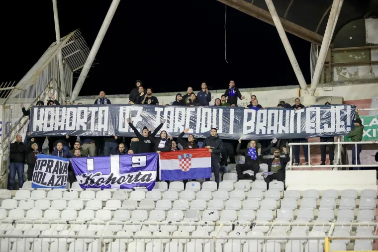 Pogledajte atmosferu 'ludog' Splita: Od ogromne bakljade i koreografije do citiranja Matoša