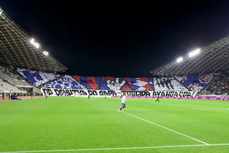 Pogledajte atmosferu 'ludog' Splita: Od ogromne bakljade i koreografije do citiranja Matoša