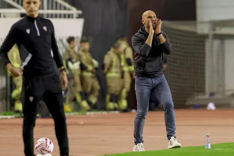 Pogledajte atmosferu 'ludog' Splita: Od ogromne bakljade i koreografije do citiranja Matoša