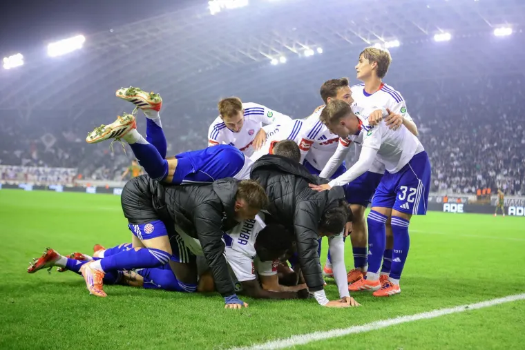 Pogledajte atmosferu 'ludog' Splita: Od ogromne bakljade i koreografije do citiranja Matoša