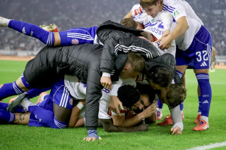 Pogledajte atmosferu 'ludog' Splita: Od ogromne bakljade i koreografije do citiranja Matoša