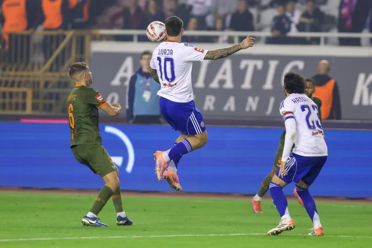 Pogledajte atmosferu 'ludog' Splita: Od ogromne bakljade i koreografije do citiranja Mato&scaron;a