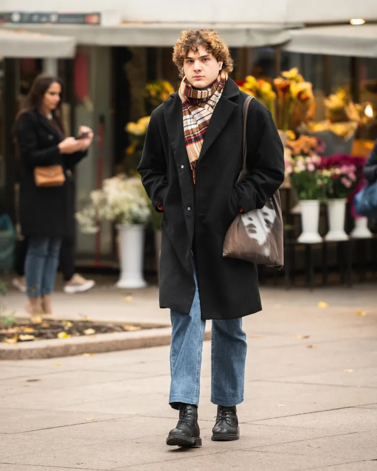 Obavijena kožom s čizmama do koljena pokorila zagrebačku špicu: Za pjevačicom su se svi okretali