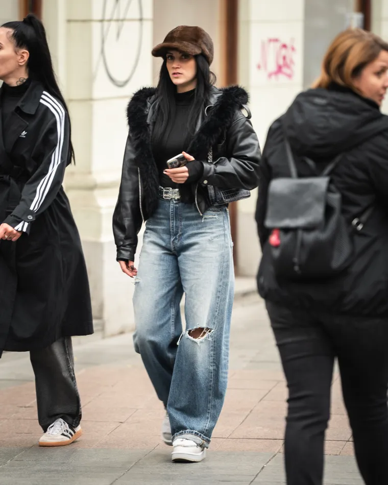 Obavijena kožom s čizmama do koljena pokorila zagrebačku &scaron;picu: Za pjevačicom su se svi okretali