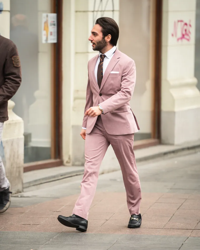 Obavijena kožom s čizmama do koljena pokorila zagrebačku &scaron;picu: Za pjevačicom su se svi okretali