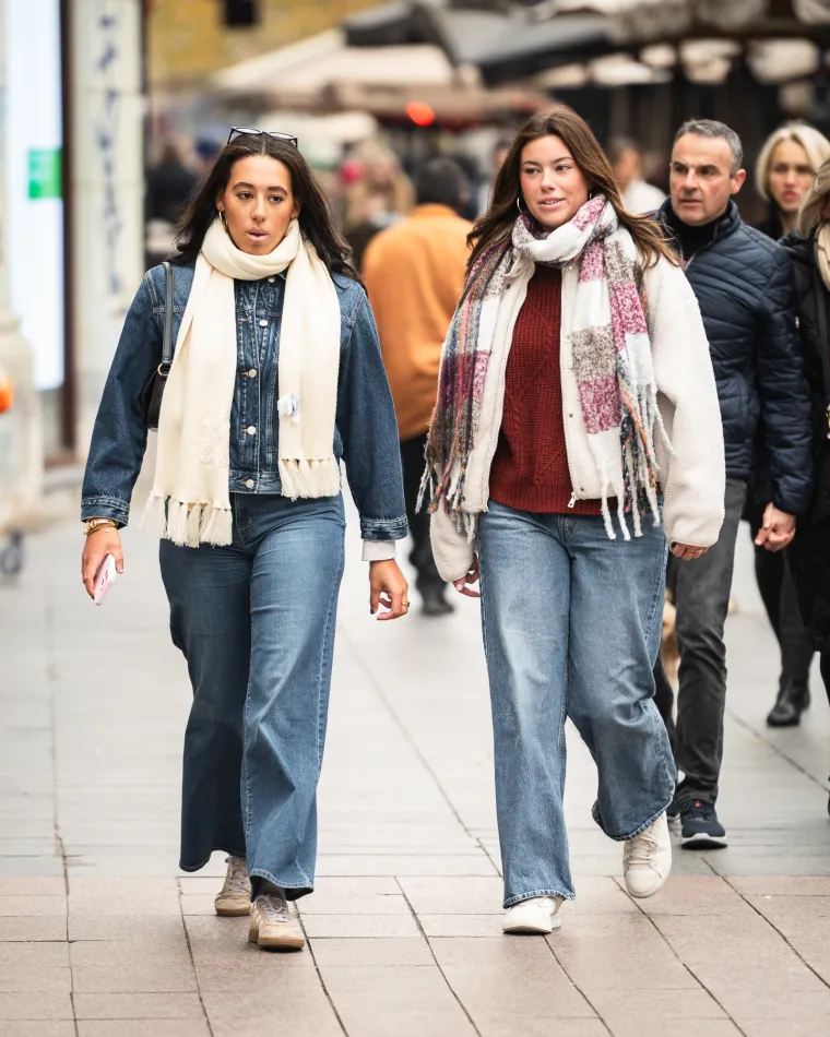 Obavijena kožom s čizmama do koljena pokorila zagrebačku &scaron;picu: Za pjevačicom su se svi okretali