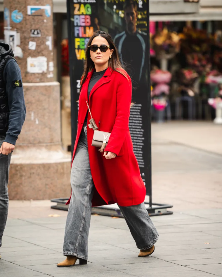 Obavijena kožom s čizmama do koljena pokorila zagrebačku &scaron;picu: Za pjevačicom su se svi okretali