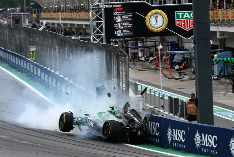 Domaći vozač doživio stravičnu nesreću: Pogledajte u kakvom je stanju ostao bolid nakon udara