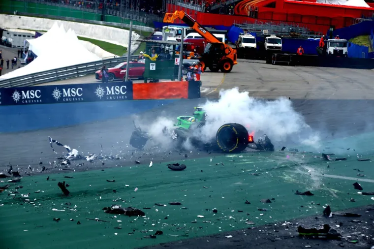 Domaći vozač doživio stravičnu nesreću: Pogledajte u kakvom je stanju ostao bolid nakon udara