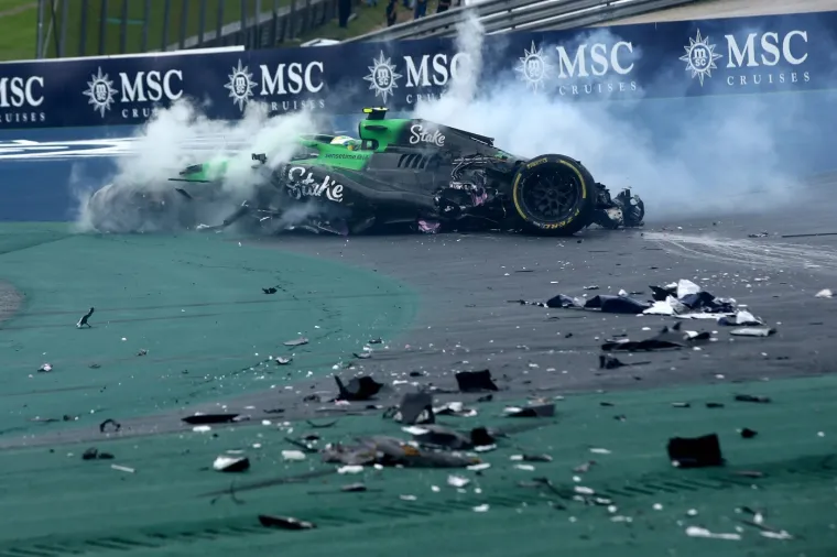 Domaći vozač doživio stravičnu nesreću: Pogledajte u kakvom je stanju ostao bolid nakon udara