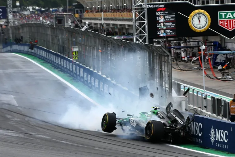 Domaći vozač doživio stravičnu nesreću: Pogledajte u kakvom je stanju ostao bolid nakon udara