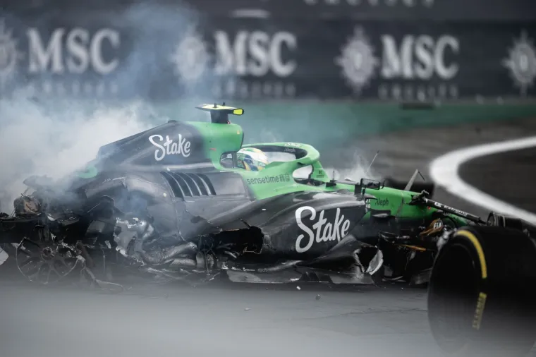 Domaći vozač doživio stravičnu nesreću: Pogledajte u kakvom je stanju ostao bolid nakon udara