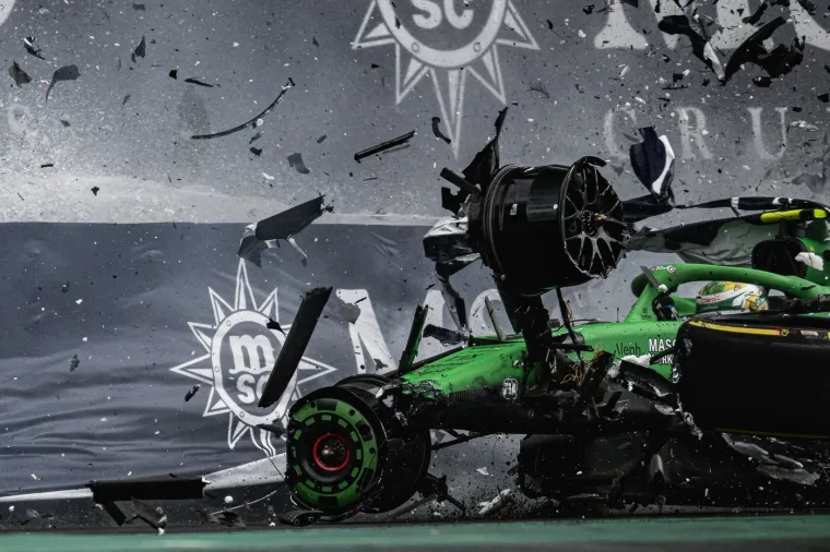 Domaći vozač doživio stravičnu nesreću: Pogledajte u kakvom je stanju ostao bolid nakon udara