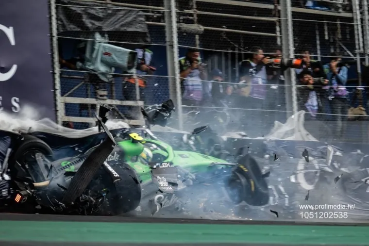 Domaći vozač doživio stravičnu nesreću: Pogledajte u kakvom je stanju ostao bolid nakon udara