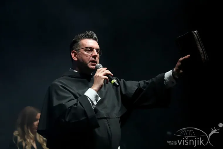 Thompson zapjevao u Zadru: Digao publiku na noge, dvorana gorjela od emocija i pjesme