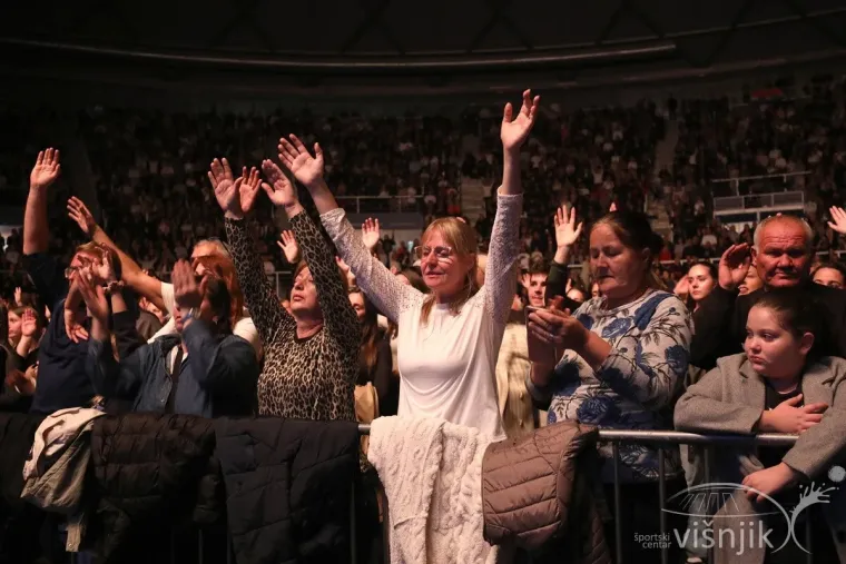 Thompson zapjevao u Zadru: Digao publiku na noge, dvorana gorjela od emocija i pjesme