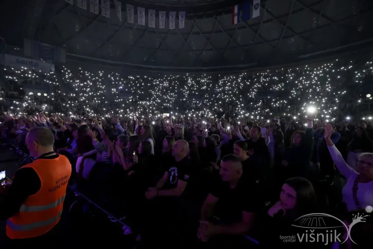 Thompson zapjevao u Zadru: Digao publiku na noge, dvorana gorjela od emocija i pjesme