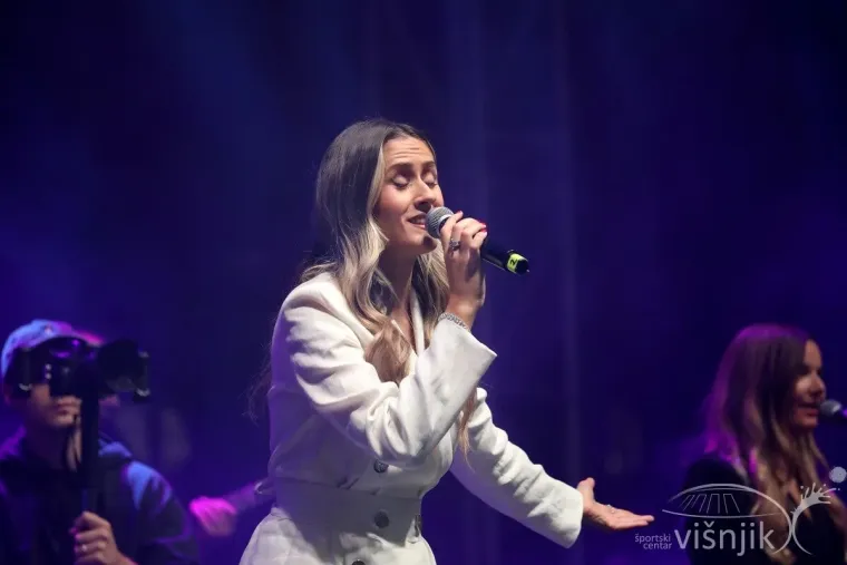 Thompson zapjevao u Zadru: Digao publiku na noge, dvorana gorjela od emocija i pjesme