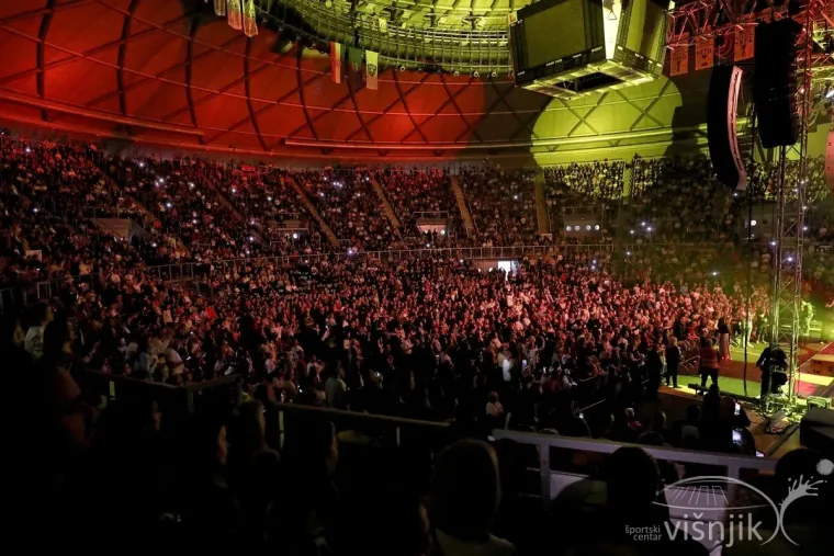 Thompson zapjevao u Zadru: Digao publiku na noge, dvorana gorjela od emocija i pjesme