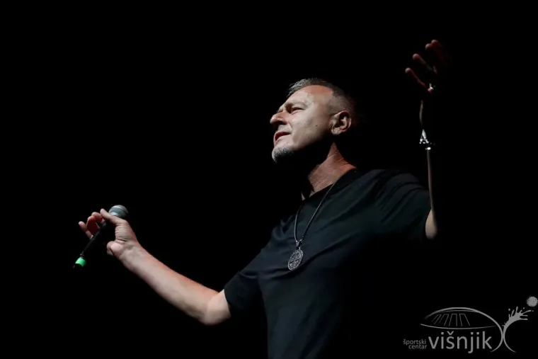 Thompson zapjevao u Zadru: Digao publiku na noge, dvorana gorjela od emocija i pjesme
