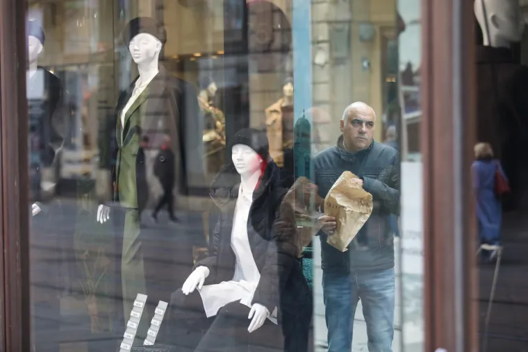 Zgodne dame u srcu grada zapele za oko: Nosile su 'krpice' za poželjeti, lutali su pogledi