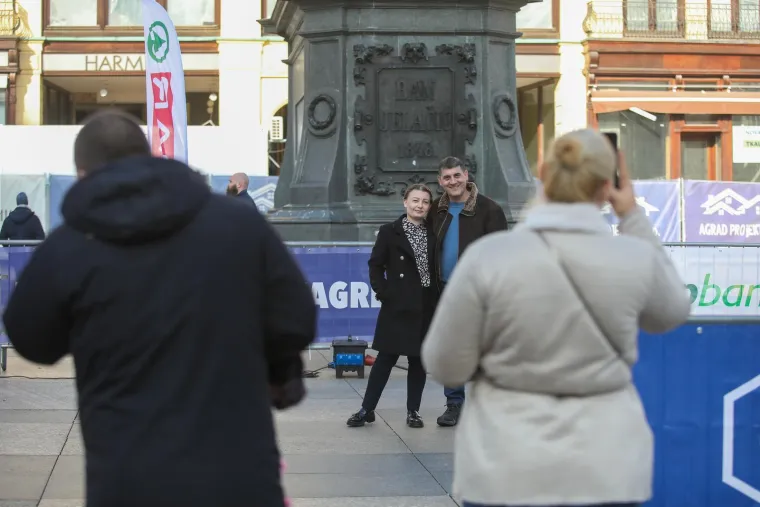 Zgodne dame u srcu grada zapele za oko: Nosile su 'krpice' za poželjeti, lutali su pogledi