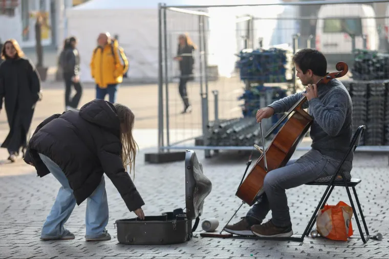 Zgodne dame u srcu grada zapele za oko: Nosile su 'krpice' za poželjeti, lutali su pogledi