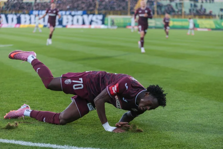 Višejezični show u Puli: Navijači Istre izvjesili poruke koje su izazvale salve smijeha na stadionu