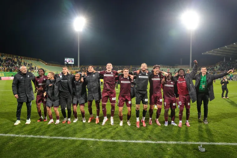 Vi&scaron;ejezični show u Puli: Navijači Istre izvjesili poruke koje su izazvale salve smijeha na stadionu