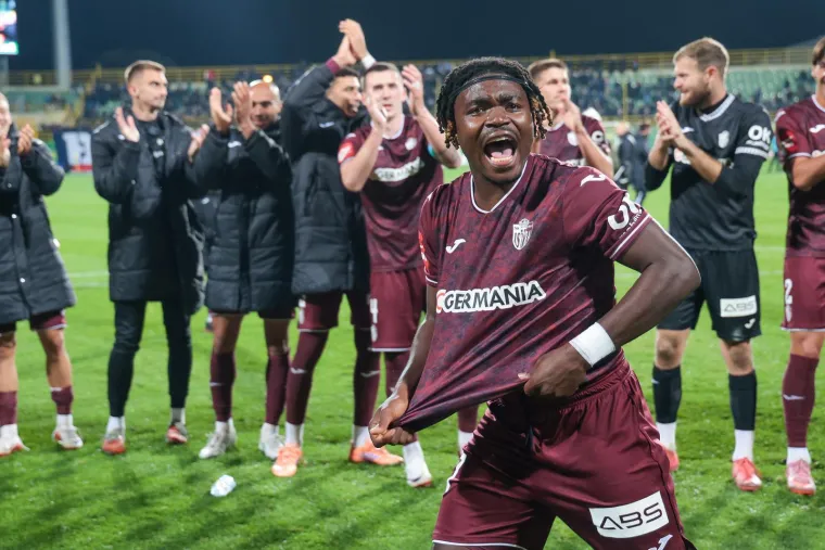 Vi&scaron;ejezični show u Puli: Navijači Istre izvjesili poruke koje su izazvale salve smijeha na stadionu