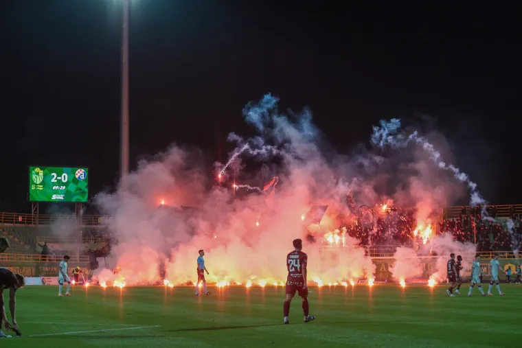 Vi&scaron;ejezični show u Puli: Navijači Istre izvjesili poruke koje su izazvale salve smijeha na stadionu