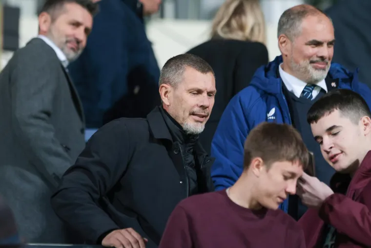 Vi&scaron;ejezični show u Puli: Navijači Istre izvjesili poruke koje su izazvale salve smijeha na stadionu