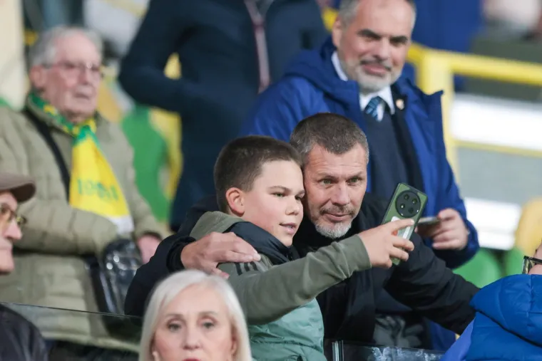 Vi&scaron;ejezični show u Puli: Navijači Istre izvjesili poruke koje su izazvale salve smijeha na stadionu