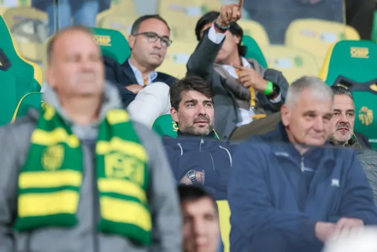 Vi&scaron;ejezični show u Puli: Navijači Istre izvjesili poruke koje su izazvale salve smijeha na stadionu