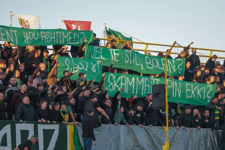 Vi&scaron;ejezični show u Puli: Navijači Istre izvjesili poruke koje su izazvale salve smijeha na stadionu