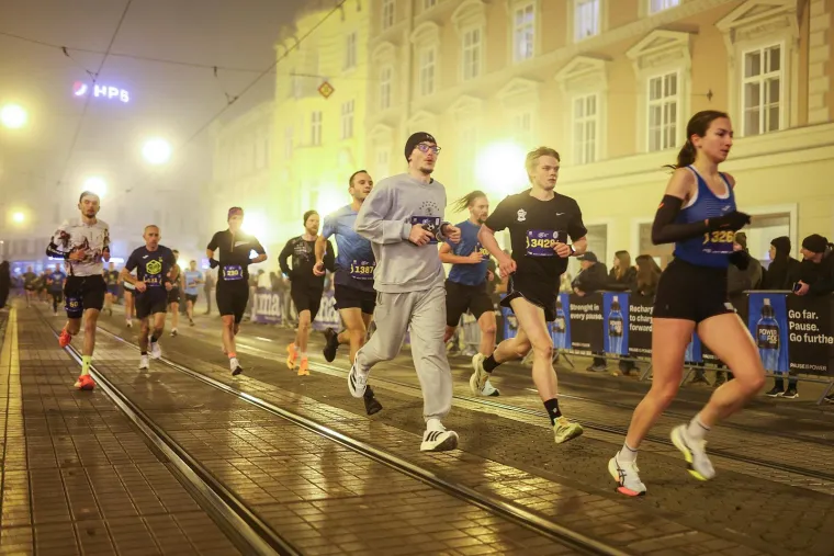 Zagrebački cener ponovno oduševio: Pogledajte spektakularnu atmosferu s noćne utrke