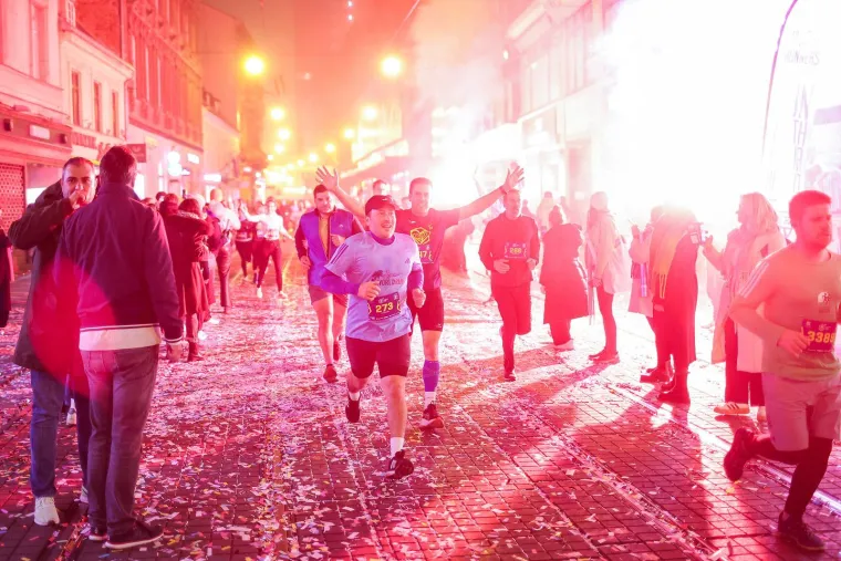 Zagrebački cener ponovno oduševio: Pogledajte spektakularnu atmosferu s noćne utrke