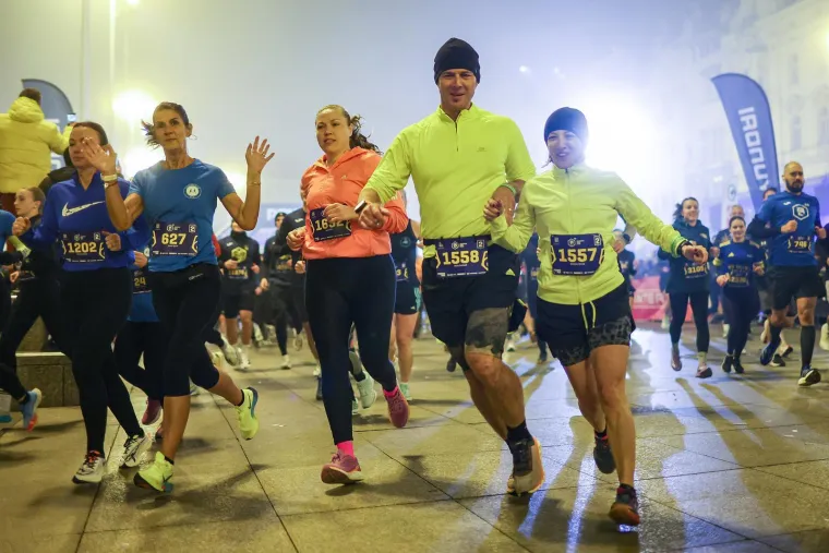 Zagrebački cener ponovno odu&scaron;evio: Pogledajte spektakularnu atmosferu s noćne utrke