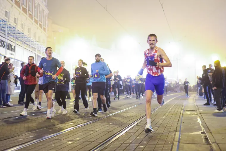 Zagrebački cener ponovno odu&scaron;evio: Pogledajte spektakularnu atmosferu s noćne utrke