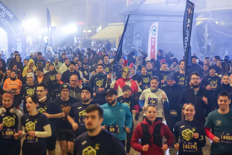 Zagrebački cener ponovno odu&scaron;evio: Pogledajte spektakularnu atmosferu s noćne utrke