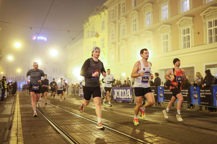 Zagrebački cener ponovno odu&scaron;evio: Pogledajte spektakularnu atmosferu s noćne utrke