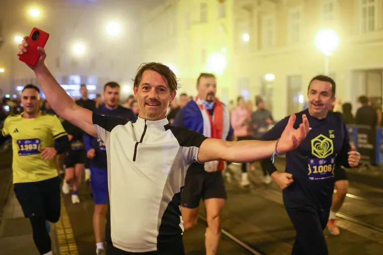 Zagrebački cener ponovno odu&scaron;evio: Pogledajte spektakularnu atmosferu s noćne utrke