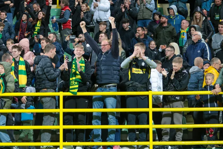 Ovo niste vidjeli na TV-u: Pogledajte &scaron;to je Boban radio u loži, viđen i poznati hrvatski trener