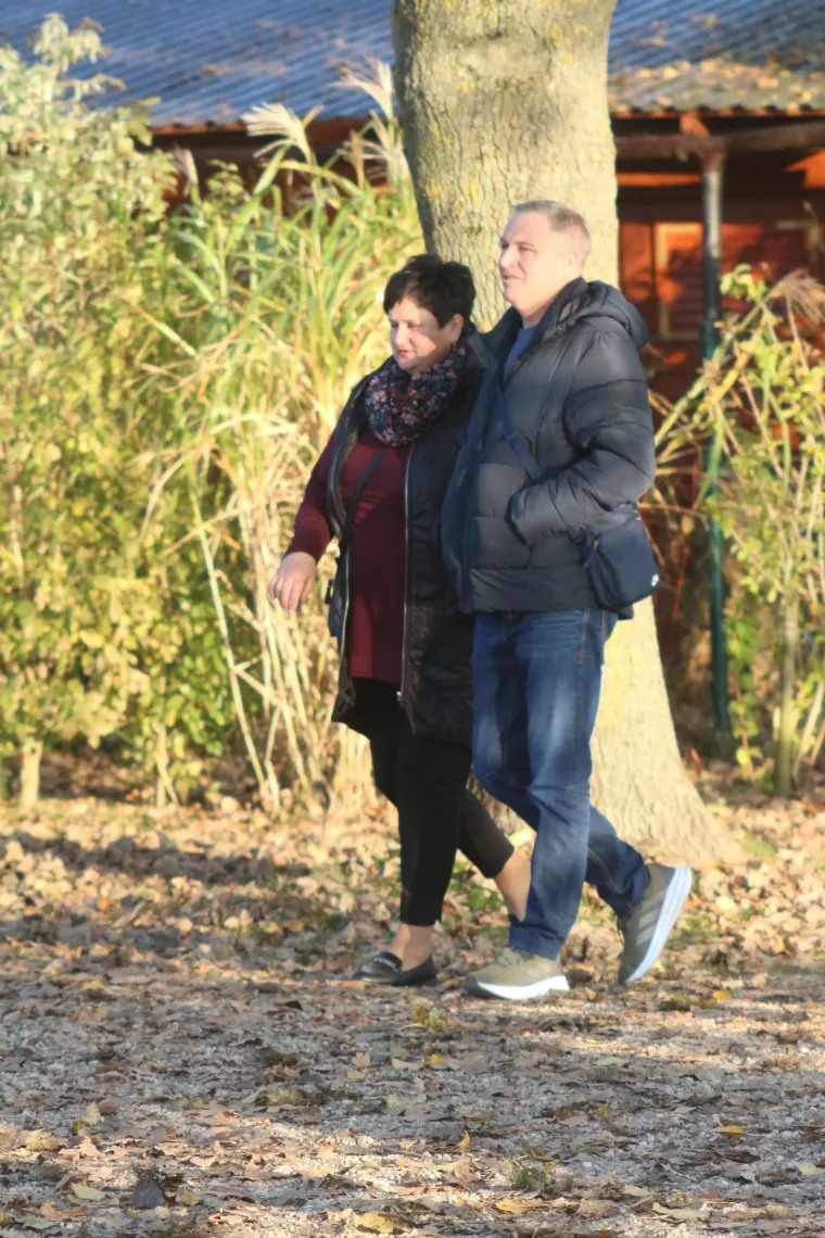 Zaljubljeni pogledi ovog romantičnog para svih su rastopili: Osmijesima nisu mogli sakriti sreću