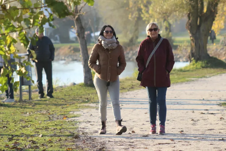 Zaljubljeni pogledi ovog romantičnog para svih su rastopili: Osmijesima nisu mogli sakriti sreću